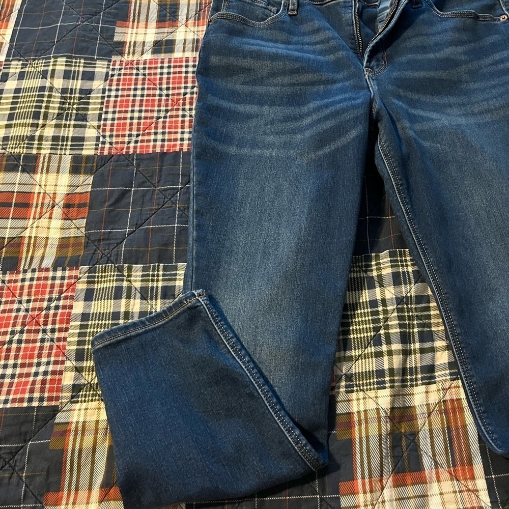Old Navy Rockstar Super Skinny Jeans - Picture 2 of 8